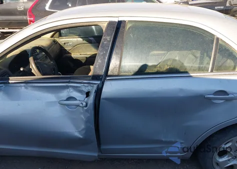 2010 Ford Fusion Se z USA, uszkodzony, nr VIN 3FAHP0HG1AR266022